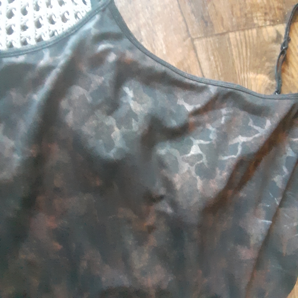 2/$30  2 Tops Outback Red & Express Small Brown Tan        C - Picture 4 of 8